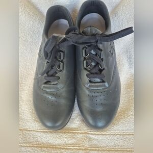 Women's SAS Free Time Walking Shoe. Size 8.5 W. ALMOST NEW!